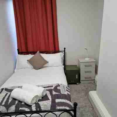 Birtley's Amethyst 3 Bedroom Apt Sleeps 6 Guest Rooms