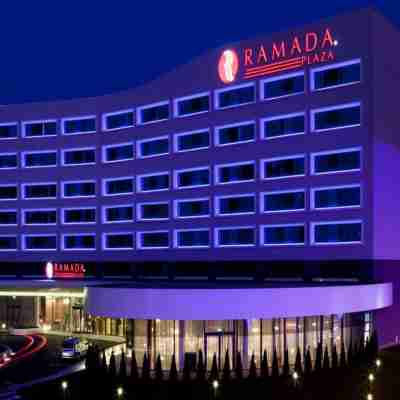 Ramada Plaza by Wyndham Craiova Hotel Exterior