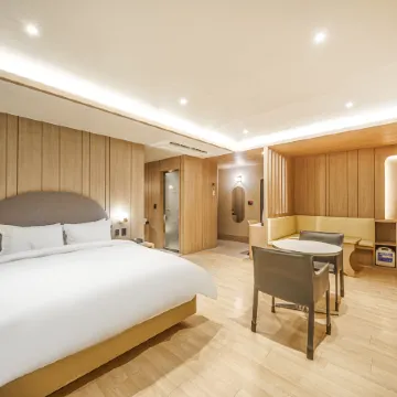 Daegu Dongseong-ro H Avenue Dongseong-ro Daegu Station