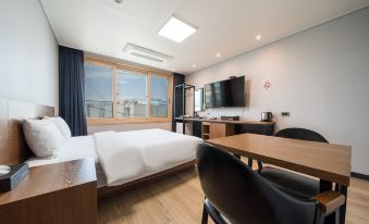 Incheon (Yeonanbudu) the K-Hotel