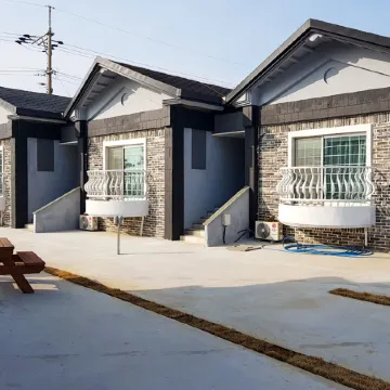Jeju Orto Pension and Guest House Отели рядом с достопримечательностью «Храм Понвонса»