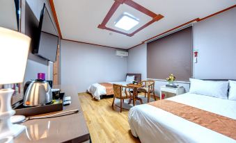 Charlie Hotel Jeju