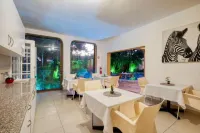 Caza Beach Guesthouse Hotels in La Lucia