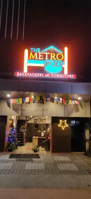 The Metro Pod Backpackers AC Hostel Hoteles en 