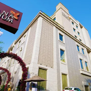 Orana Aurnum Hotels near Janakpuri