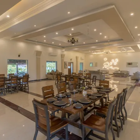 Tuli Veer Bagh Resort Turia
