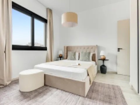 Sanders Premier - Cozy 2 Bdr. Apt. with Balcony