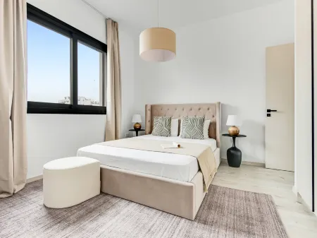 Sanders Premier - Nice 2 Bdr. Apt. with Balcony