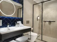 Crowne Plaza ISTANBUL - ORTAKOY BOSPHORUS by IHG โรงแรมใกล้Yildiz Park