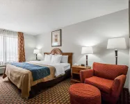 Comfort Inn & Suites Sikeston I-55 فنادق في Miner