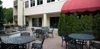 Winnapaug Inn Hotels in Вестерлі