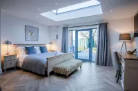 Suite 15 - Sleeping Giant Hotel - PEN Y CAE Inn - Holiday Apartments