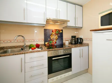 Voramar Отели рядом с достопримечательностью «Red Walls»