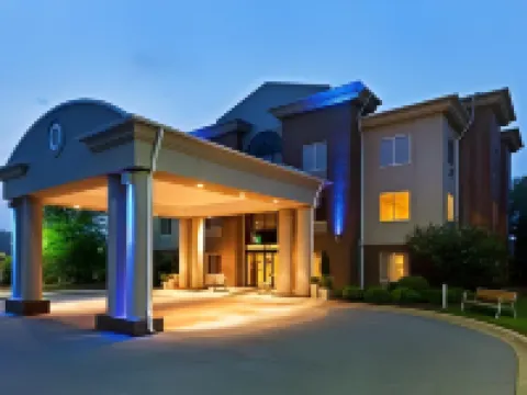 Comfort Inn & Suites Hotels in Transylvania County