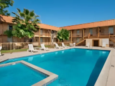 デイズ イン バイ ウィンダム バーレソン フォート ワース バーレソンのホテル