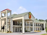 Super 8 by Wyndham Petersburg Hotels in Rives