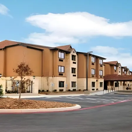 Microtel Inn & Suites by Wyndham Round Rock