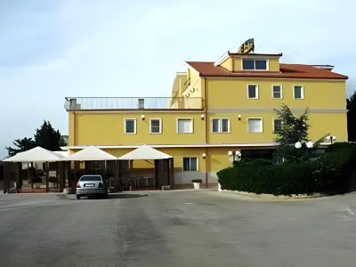 Hotel Garden Отели рядом с достопримечательностью «Via Kennedy»