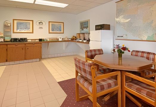 5. 코스타 메사 인..