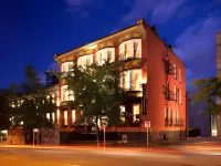 Victorian Hotel Hotels near Steam Clock