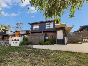 2Br 2Bath Townhouse in Garran