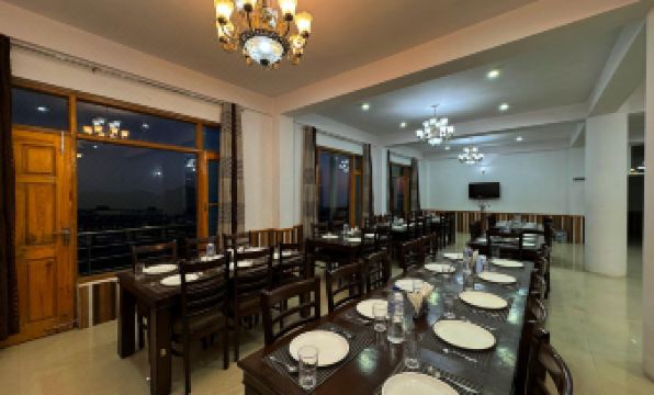 Hawk Eye Resort - Housity