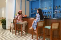 Ramada by Wyndham Goa Arpora - bar