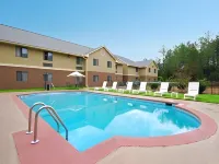 Comfort Inn & Suites - Near Robins Air Force Base Main Gate - Uima-altaat