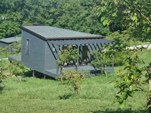 Ferma Fermerskiy Eko-Otel Sreda Hotel Hotels in Dederkoy