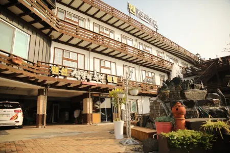 Pyeongtaek Sunset Memories Pension Отели рядом с достопримечательностью «Anjung-ri»