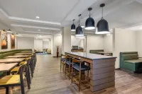 沃爾頓堡灘赫爾伯特區萬豪費爾菲爾德套房飯店 - 停車場