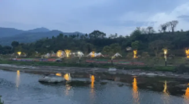 Emeishan Zhongxingshan Homestay (Dumen Street No.1)