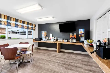 Super 8 by Wyndham Baton Rouge/I-10 Отели в г. Олд Джефферсон