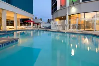 Holiday Inn LONG BEACH AIRPORT by IHG - Kolam Renang