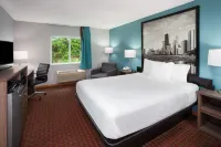 Super 8 by Wyndham McHenry/Fox Lake Area Hotel a Crystal Lake