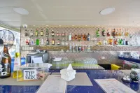 Diamond Water Edge Resort - bar