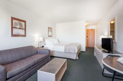 Super 8 by Wyndham Dauphin
