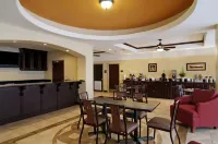 Super 8 by Wyndham Hidalgo/McAllen Area - Pet friendly