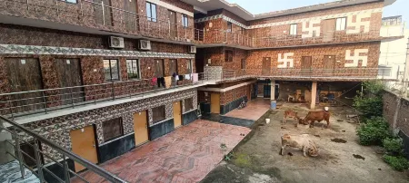 Shri Krishna Shryaashrya Aashram