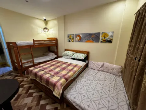 Baywalk Paradise Inn فنادق في 