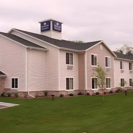 Cobblestone Inn & Suites - Clintonville