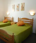 Turiquintas Hotels near Albandeira Beach