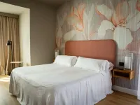 Nuria Hotels near Platja de Calabecs
