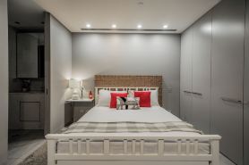 Modern studio with free wifi & parking