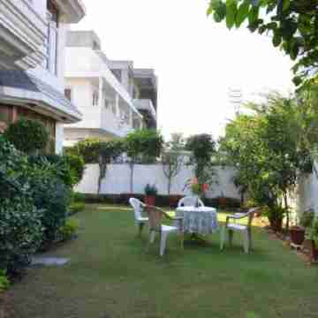 Sandy's Homestay Hotel Exterior