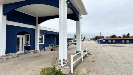 Apollo Lodge and RV Park Отели рядом с достопримечательностью «Фристон Медикал Сентер»