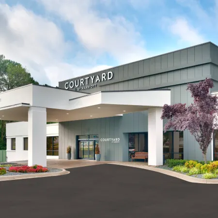 Courtyard Charlotte Airport LoSo Отели рядом с достопримечательностью «Винг Хэйвен Фаундейшн Inc»