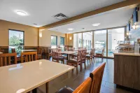 Comfort Inn & Suites - breakfast
