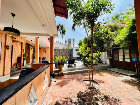 Gomez Place