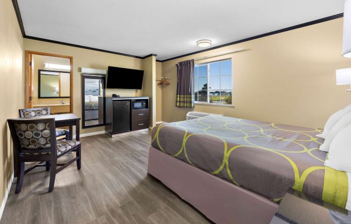 Super 8 by Wyndham Crescent City